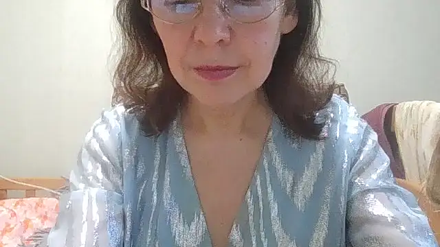 HollyJewel online show from April 28, 4:33 pm