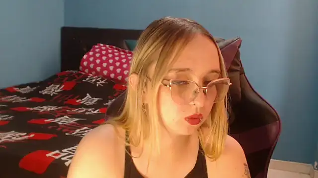 Liaroberts1 online show from January 5, 5:27 pm