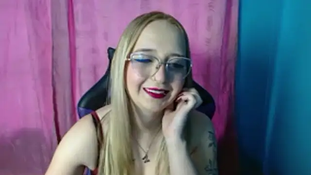 Liaroberts1 online show from June 18, 1:49 pm