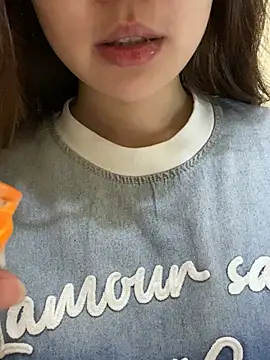 minmin2kk5 online show from June 3, 3:06 pm