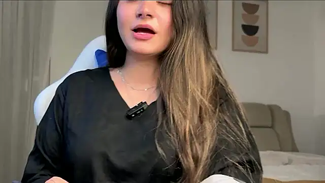 demieliss online show from March 17, 6:01 pm