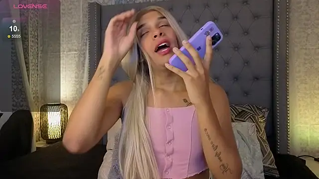 Shantal Joness online show from November 11, 9:01 pm