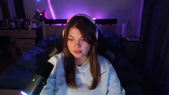 helengilmor online show from November 22, 4:31 pm