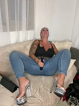 Kira Knight20 online show from May 19, 5:53 pm