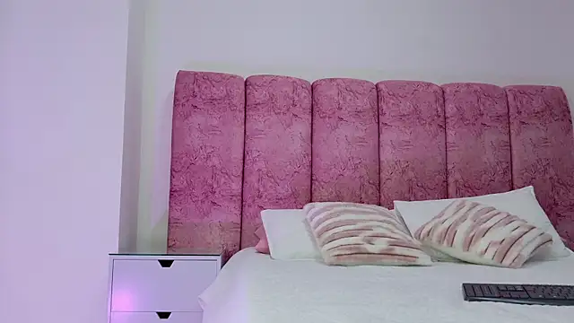 kendal rossi online show from January 17, 12:12 pm