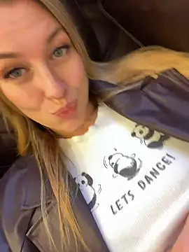 Snapshot of Sweet___Emily chatting on September 30, 1:50 pm Sweet   Emily online show from September 30, 1:50 pm