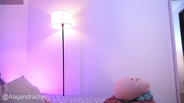 amelie leigh online show from April 7, 10:01 pm