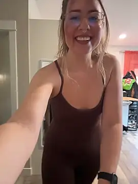 sophielove888 online show from February 17, 11:04 pm