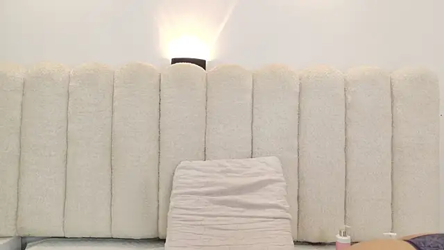 Juliabadlee online show from January 13, 10:36 pm