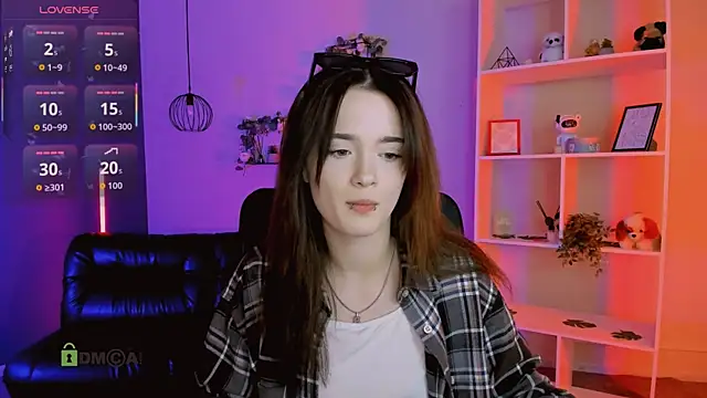 liana kisses online show from April 17, 7:16 pm