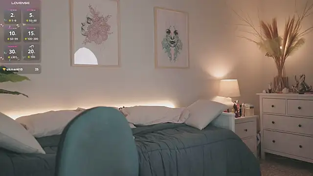 Aniiehottie online show from August 1, 8:49 am