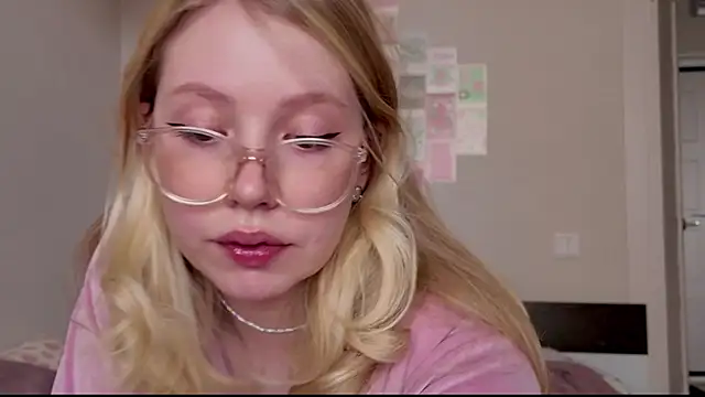 HoneyAudrey online show from October 28, 2:50 am