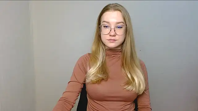 cindi hot online show from April 6, 1:01 pm