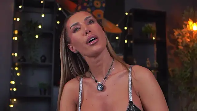 Evelyn Evyyy online show from February 3, 7:18 pm