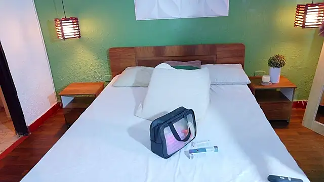 Shamiraa moore online show from November 25, 5:15 pm