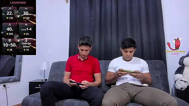Snapshot of Luciano_and_Marlon chatting on October 22, 6:13 pm Luciano and Marlon online show from October 22, 6:13 pm