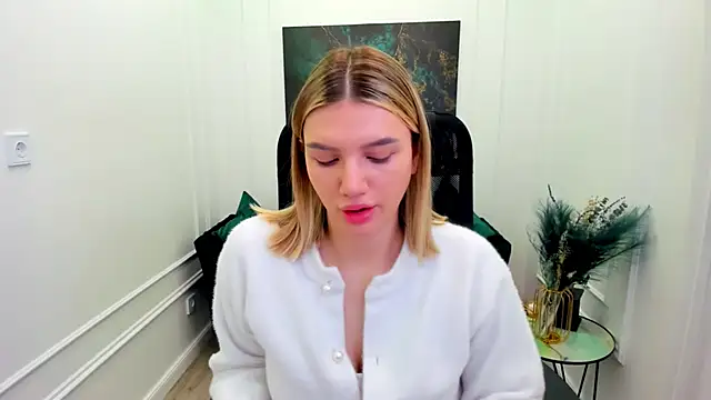 SelenaeMoore online show from June 3, 3:51 am