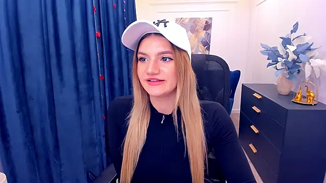 SelenaeMoore online show from November 13, 7:35 pm