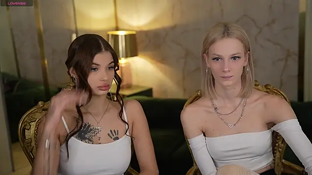 Lucy And Elza Fantasy online show from November 27, 3:37 pm