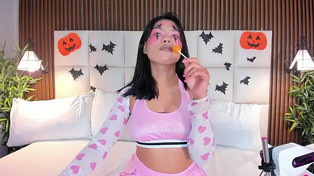 CailynBrowm online show from November 1, 4:49 am