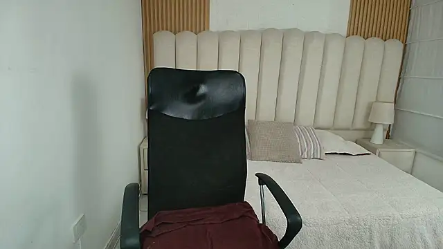 shaneelle online show from March 19, 5:56 am