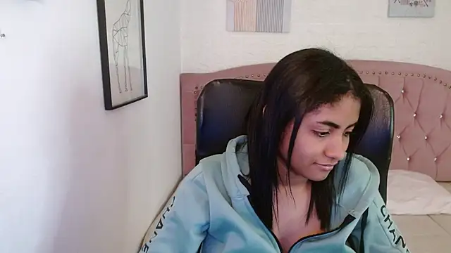 shaneelle online show from October 24, 3:24 am