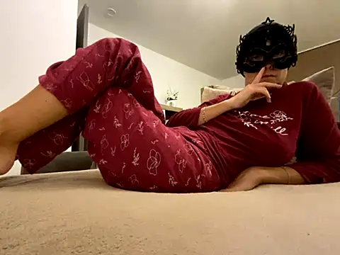 Marilou1983 online show from November 10, 4:24 pm