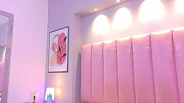 KeilyRoss online show from February 3, 8:23 pm