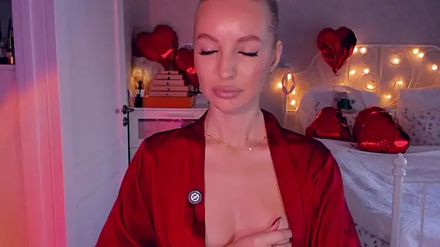 aestetick online show from February 20, 10:50 am