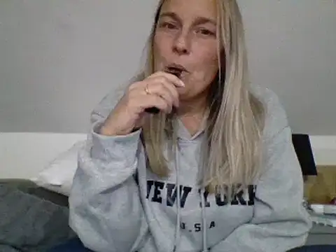 Snapshot of scrummymummy2 chatting on September 28, 8:36 pm scrummymummy2 online show from September 28, 8:36 pm