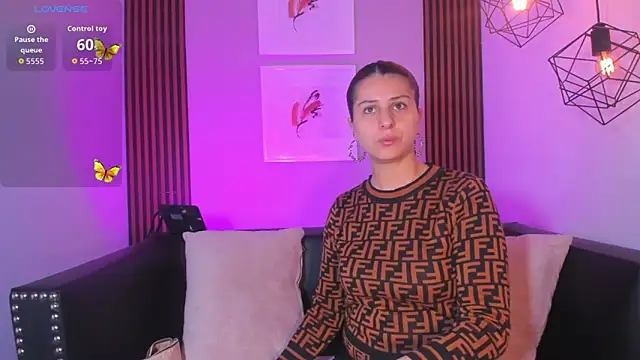 Nahiajhonson  online show from November 25, 1:02 pm