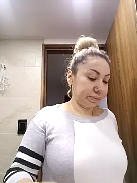 coral smitth online show from November 1, 9:30 pm