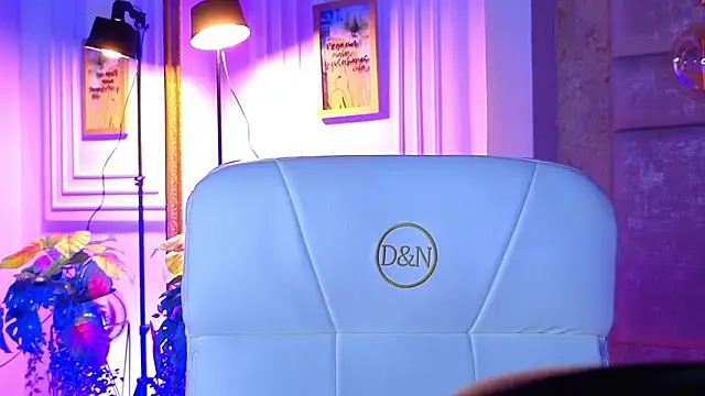 AlessiaLondon online show from March 9, 10:29 am