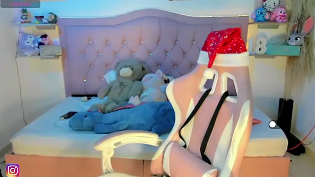 Mia foxx  online show from December 20, 9:19 pm