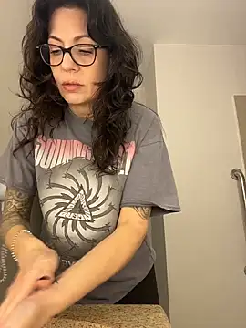 BeautifulMesss online show from April 15, 4:40 pm