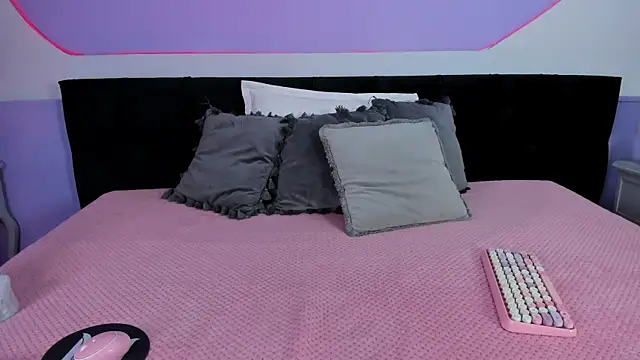 Julieta Cortes   online show from December 1, 11:58 am