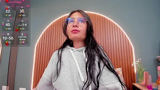 NayeCloud online show from October 29, 3:33 am