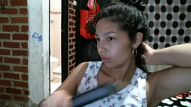 CarolineGomez online show from December 18, 6:51 am