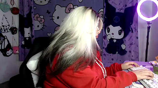 lussyevans24 online show from April 2, 1:14 am