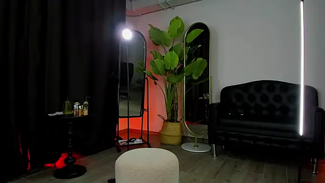 OmeliaDior online show from December 2, 3:47 pm