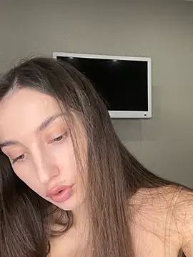 Polli Kiss online show from March 10, 6:23 pm