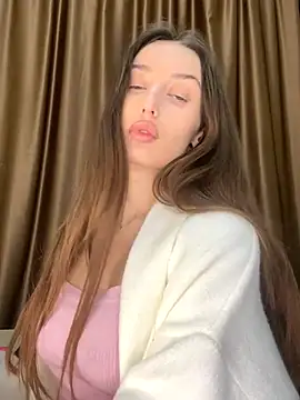 Polli Kiss online show from November 3, 8:35 pm