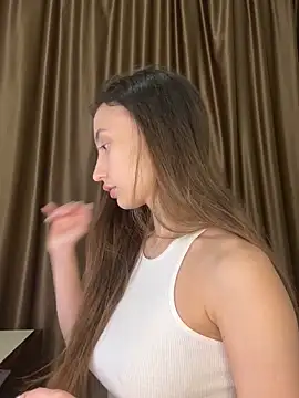 Polli Kiss online show from November 6, 8:26 pm