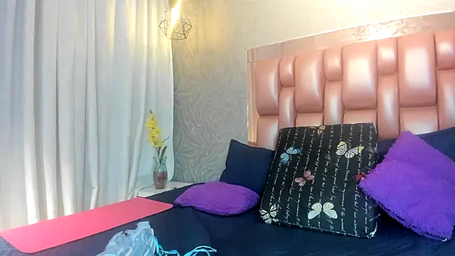 EMMA SWEETT1 online show from September 18, 6:28 pm