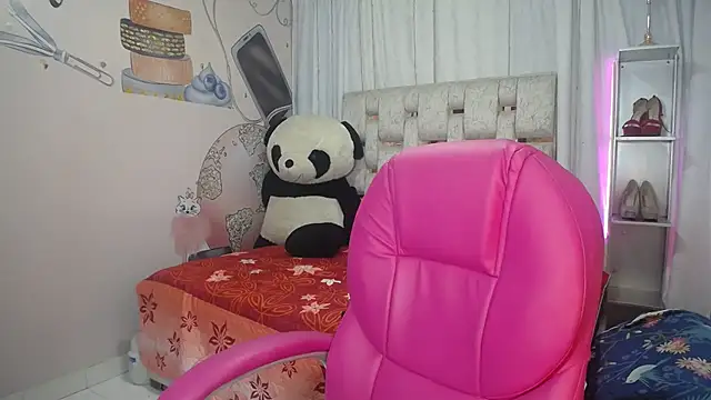 EMMA SWEETT1 online show from December 1, 12:52 pm