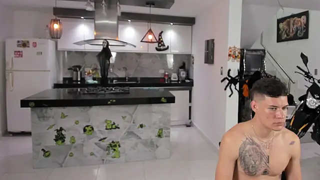 Snapshot of vicky_wendy_hot_sexx chatting on October 14, 5:21 am vicky wendy hot sexx online show from October 14, 5:21 am