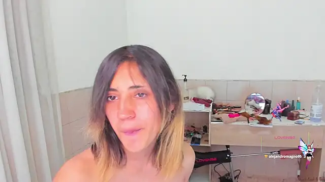 linnie  online show from September 19, 10:20 pm