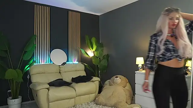 SweetBlondy35 online show from April 21, 3:52 pm