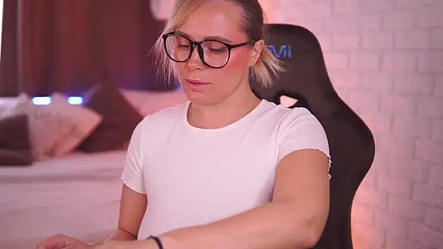 Charming Daphny online show from October 3, 6:18 am