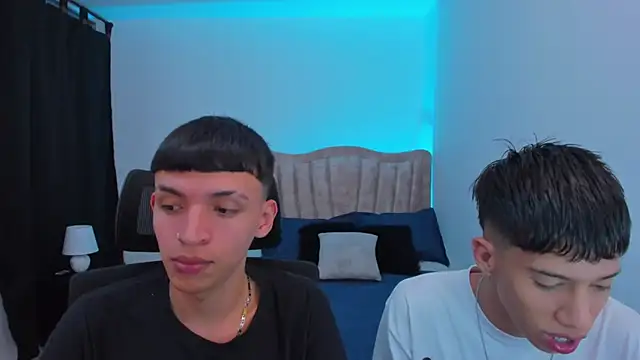 Snapshot of Juan_Nd_Steven chatting on October 7, 4:28 am Juan Nd Steven online show from October 7, 4:28 am